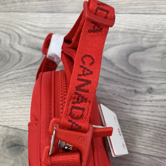 NWT💗🆕 Lululemon Future Legacy Crossbody Bag red - Picture 6 of 9